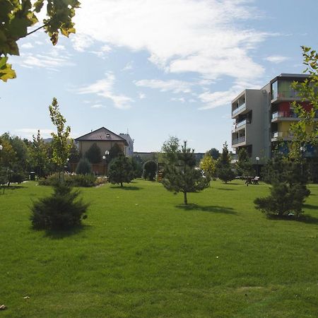 Airport Residence - Apartment Across From Otopeni Airport 외부 사진
